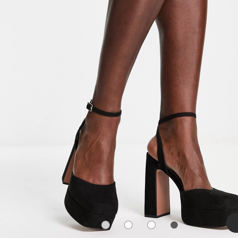 Peaked platform high heeled shoes in black